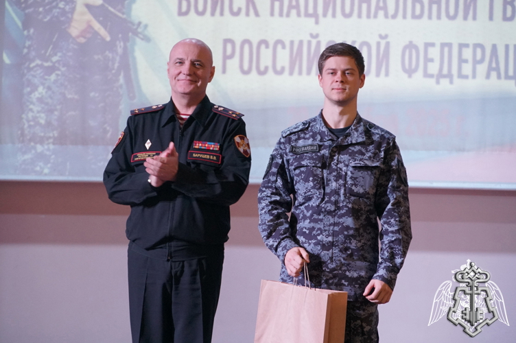Cотрудники вневедомственной охраны Росгвардии отмечают 73 годовщину образования подразделения