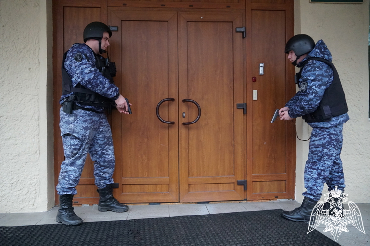 Новгородские росгвардейцы несут службу в усиленном режиме