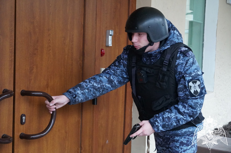 Новгородские росгвардейцы несут службу в усиленном режиме