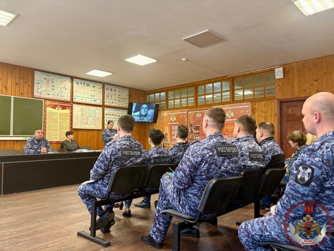 Новгородские росгвардейцы организовали военно-патриотический киносеанс
