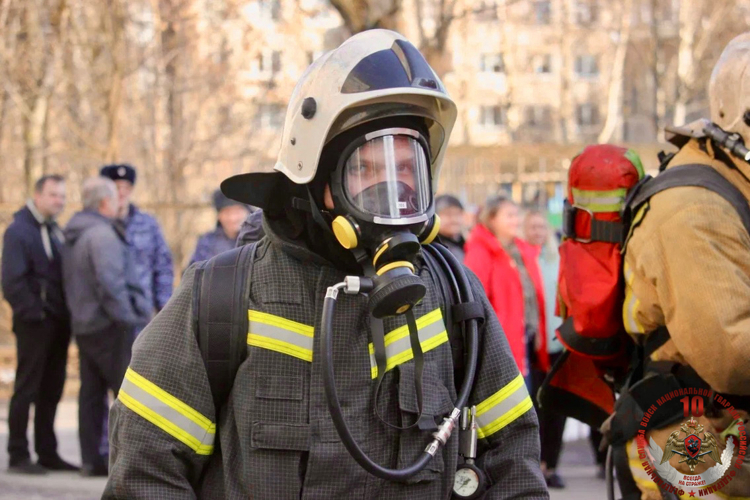 В Великом Новгороде росгвардейцы провели совместное пожарно-тактическое учение с сотрудниками регионального МЧС России