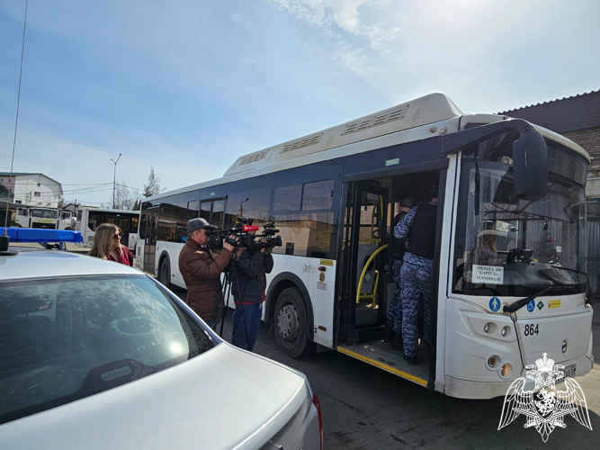 Телесюжет в программе "Вести. Великий Новгород" (ГТРК "Славия") от 15 апреля 2025 года о проверках сотрудниками ОВО кнопок тревожной сигнализации в автобусах