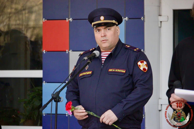 Новгородские росгвардейцы приняли участие в митинге памяти Сергея Кононова, героически погибшего при исполнении служебно-боевых задач на Северном Кавказе
