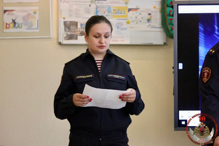 Новгородские росгвардейцы проводят комплексные мероприятия по информированию старшеклассников о поступлении в ВУЗЫ Росгвардии