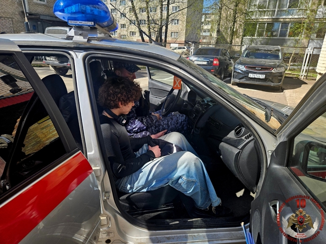 Сотрудники вневедомственной охраны Росгвардии провели «День открытых дверей» для старшеклассников города