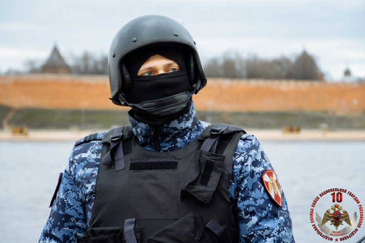 Новгородские росгвардейцы пресекли правонарушение в гипермаркете