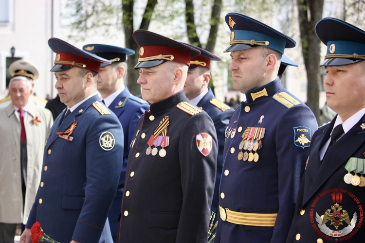 В Великом Новгороде сотрудники и военнослужащие Росгвардии приняли участие в мероприятиях, посвященных 81-й годовщине Победы в Великой Отечественной войне