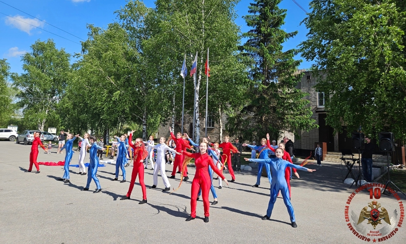 Новгородские росгвардейцы совместно с работниками «Дома молодежи» провели семейный спортивный праздник