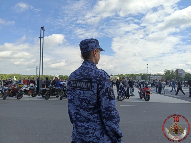 Новгородские росгвардейцы обеспечили безопасность во время открытия мотосезона