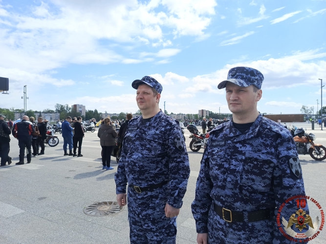 Новгородские росгвардейцы обеспечили безопасность во время открытия мотосезона
