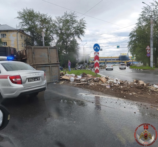 Новгородские росгвардейцы оказали помощь при дорожно-транспортном происшествии