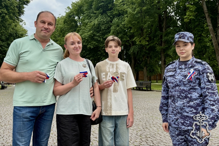 Новгородские росгвардейцы провели акцию «Триколоровская лента»