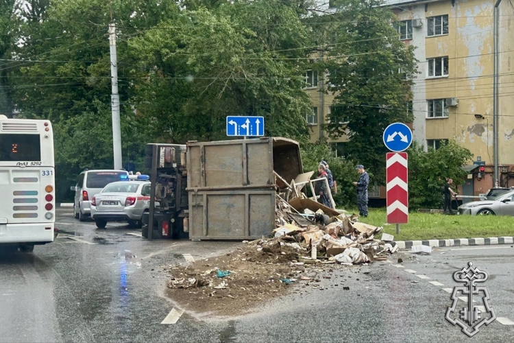 Новгородские росгвардейцы оказали помощь при дорожно-транспортном происшествии