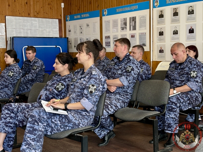 Новгородские росгвардейцы прослушали лекцию представителей российского общества «Знание»