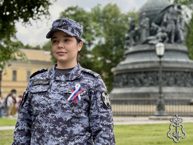 Новгородские росгвардейцы провели акцию «Триколоровская лента»