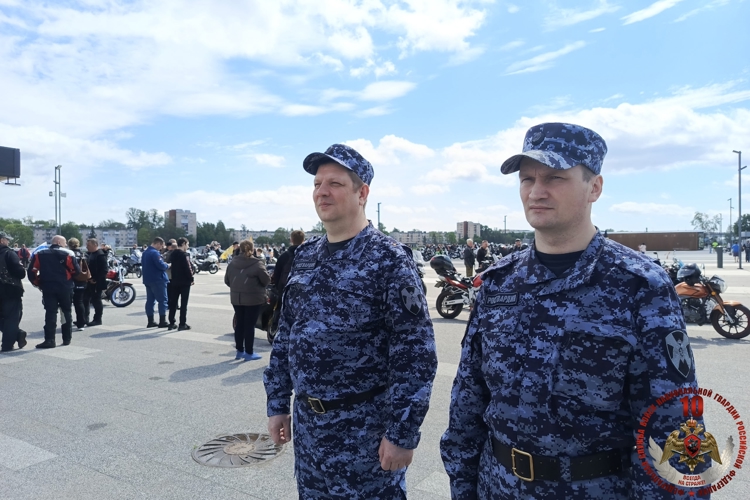 Новгородские росгвардейцы обеспечили безопасность во время открытия мотосезона