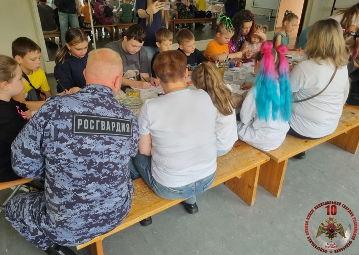 Новгородские росгвардейцы приняли участие в мастер-классе ко Дню семьи, любви и верности