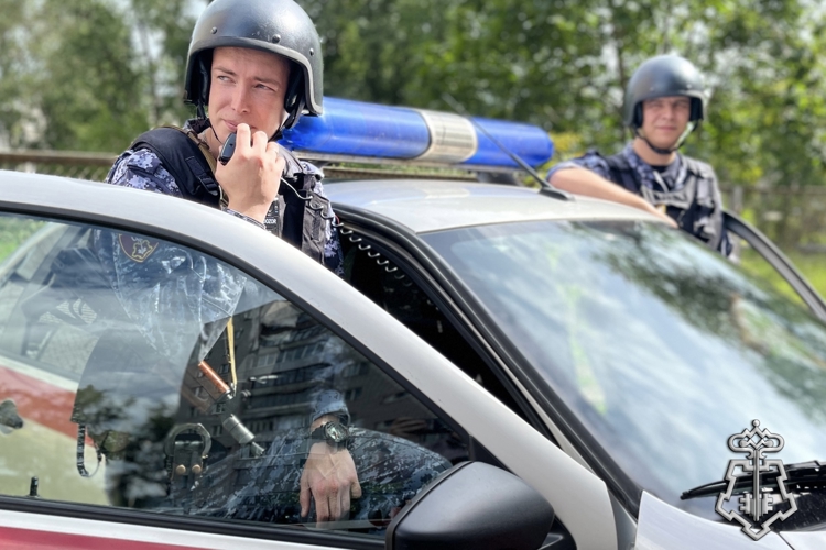 Новгородские росгвардейцы задержали мужчину