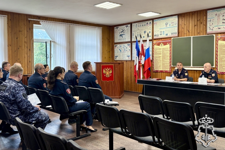 Начальник Управления Росгвардии по Новгородской области подвел итоги служебной деятельности сотрудников вневедомственной охраны за первое полугодие 2026 года