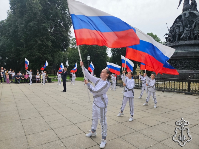 Новгородские росгвардейцы приняли участие в праздновании Дня государственного флага Российской Федерации