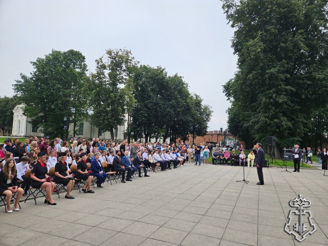 Новгородские росгвардейцы приняли участие в праздновании Дня государственного флага Российской Федерации