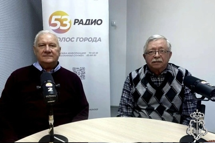 Новгородские ветераны Росгвардии приняли участие в программе «Радио53»