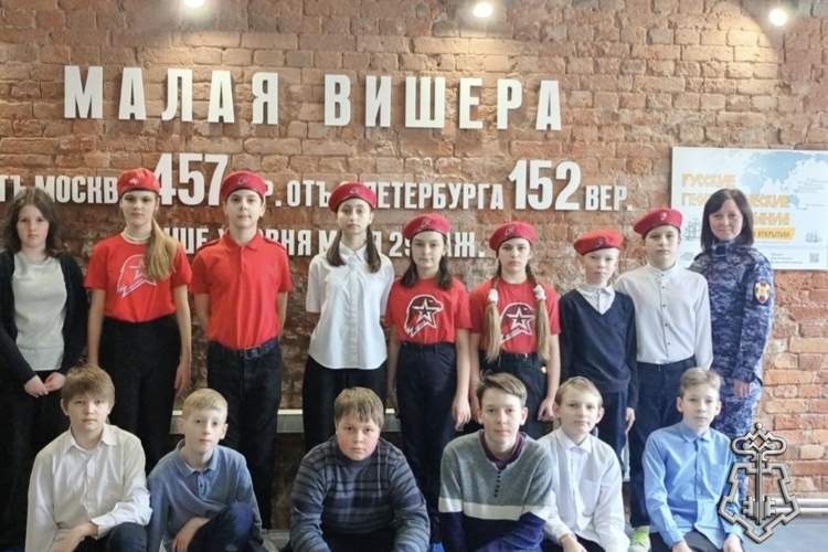 В Новгородской области росгвардейцы провели урок мужества для учащихся начальных классов