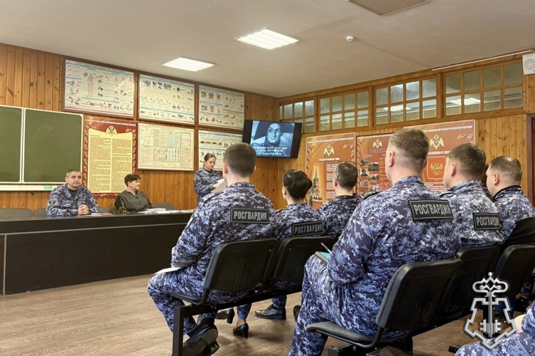 Новгородские росгвардейцы организовали военно-патриотический киносеанс