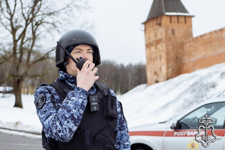 В Великом Новгороде росгвардейцы задержали нарушителей порядка