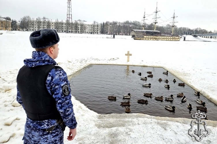 Новгородские росгвардейцы обеспечили общественный порядок и безопасность во время празднования Крещения Господня