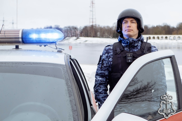 Новгородские росгвардейцы задержали мужчину