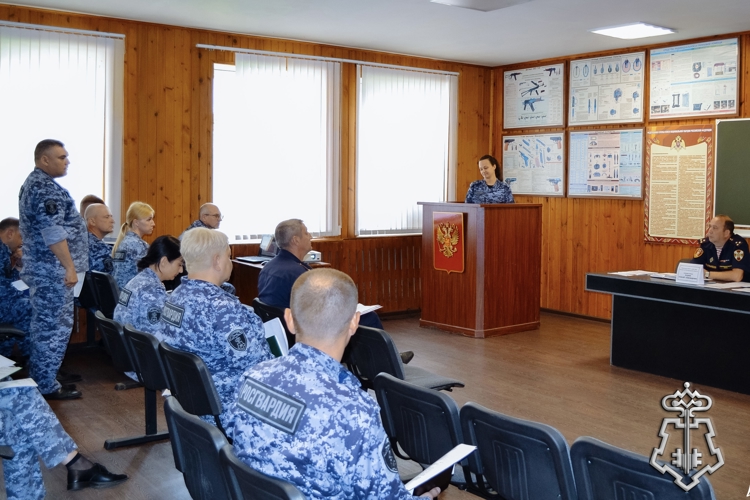 В Новгородской области начальник регионального управления Росгвардии провел совещание с сотрудниками вневедомственной охраны