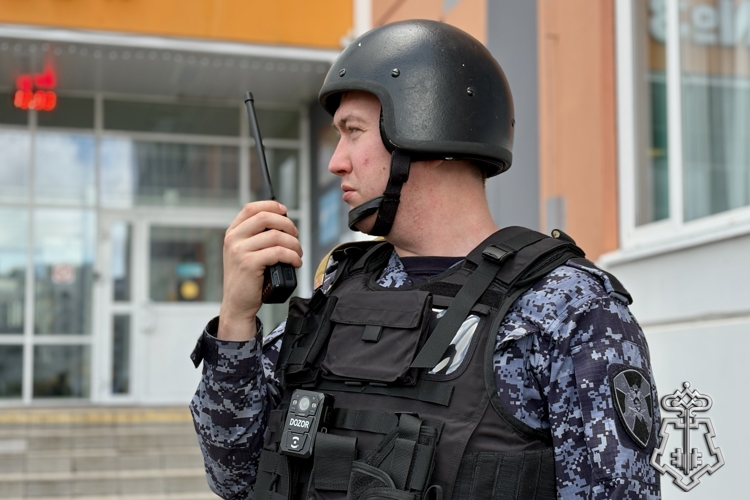 Новгородские росгвардейцы приняли участие во всероссийских учениях на объектах образования