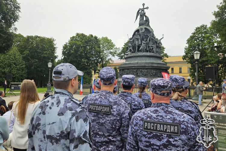 Новгородские росгвардейцы приняли участие в праздновании Дня государственного флага Российской Федерации
