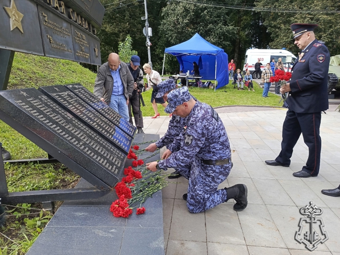 Новгородские росгвардейцы приняли участие в митинге, посвященном Дню солидарности в борьбе с терроризмом