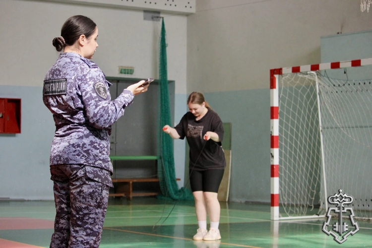 Новгородские росгвардейцы проводят практические и теоретические занятия с вновь прибывшими на службу сотрудниками вневедомственной охраны