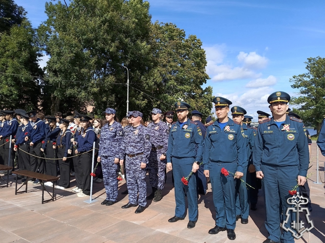 Новгородские росгвардейцы приняли участие в митинге, посвященном Дню солидарности в борьбе с терроризмом