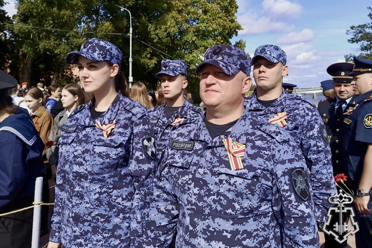 Новгородские росгвардейцы приняли участие в митинге, посвященном Дню солидарности в борьбе с терроризмом