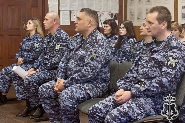 В Великом Новгороде для сотрудников вневедомственной охраны прошла духовно-просветительская встреча