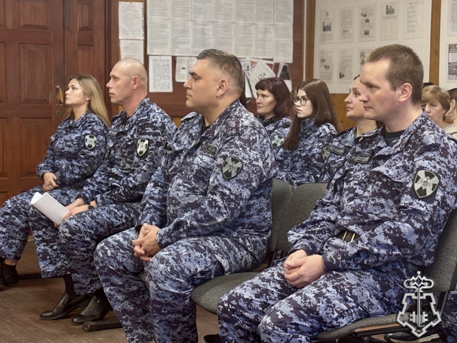 В Великом Новгороде для сотрудников вневедомственной охраны прошла духовно-просветительская встреча