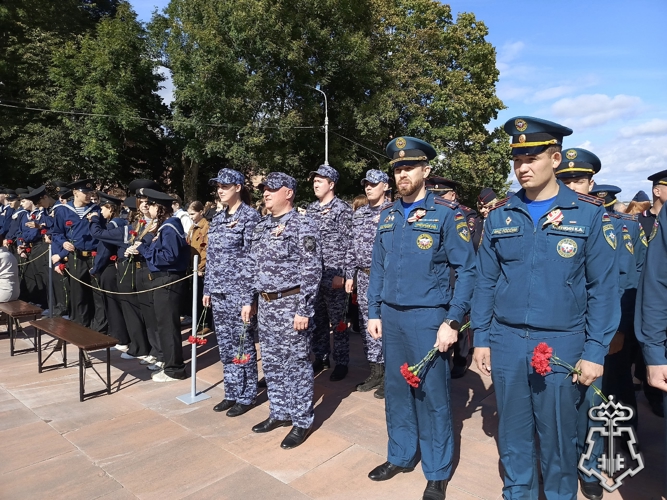 Новгородские росгвардейцы приняли участие в митинге, посвященном Дню солидарности в борьбе с терроризмом