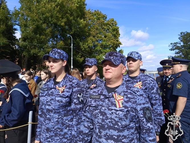 Новгородские росгвардейцы приняли участие в митинге, посвященном Дню солидарности в борьбе с терроризмом