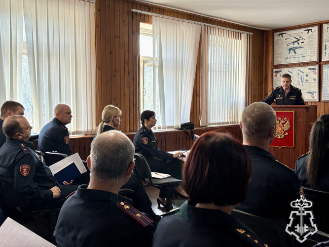 Врио начальника Управления Росгвардии по Новгородской области подвел итоги служебной деятельности сотрудников вневедомственной охраны за 9 месяцев 2026 года