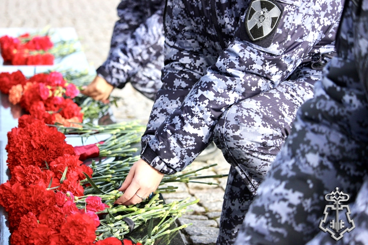 В Великом Новгороде росгвардейцы приняли участие в открытии мемориала «Сожженные деревни Новгородской земли»