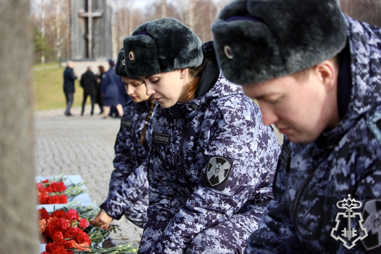 В Великом Новгороде росгвардейцы приняли участие в открытии мемориала «Сожженные деревни Новгородской земли»