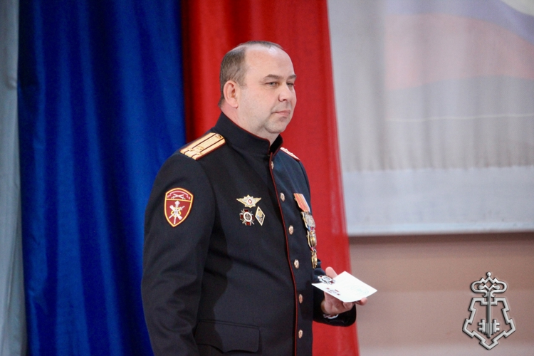 Врио начальника Управления Росгвардии по Новгородской области полковник полиции Алексей Агуреев поздравил сотрудников вневедомственной охраны с 74-ой годовщиной образования