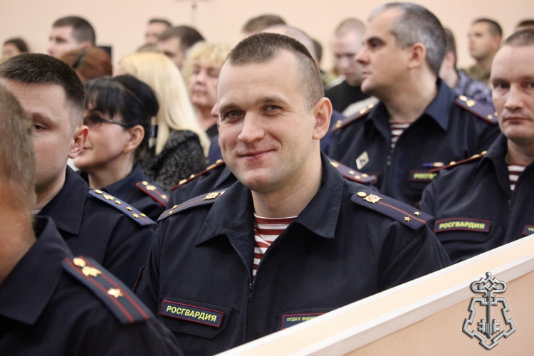 Сотрудники вневедомственной охраны Росгвардии отмечают 74 годовщину образования подразделения