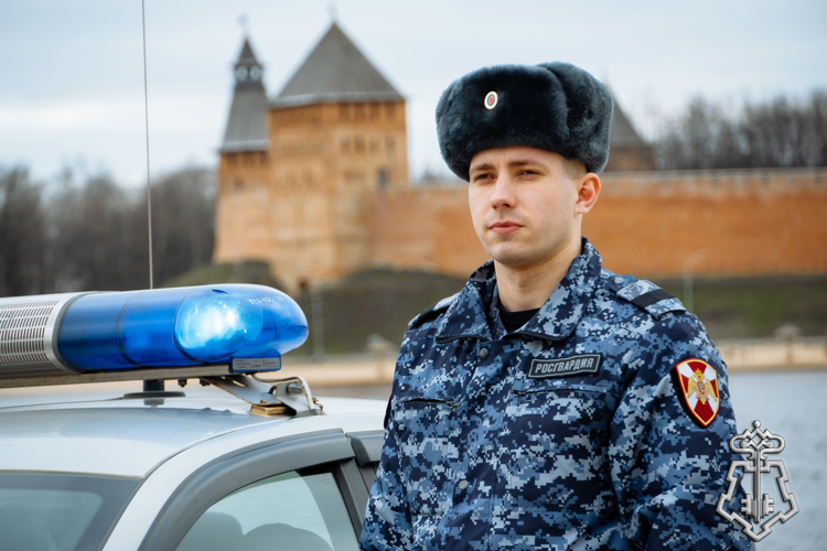 Новгородские росгвардейцы пресекли кражу в одном из гипермаркетов города